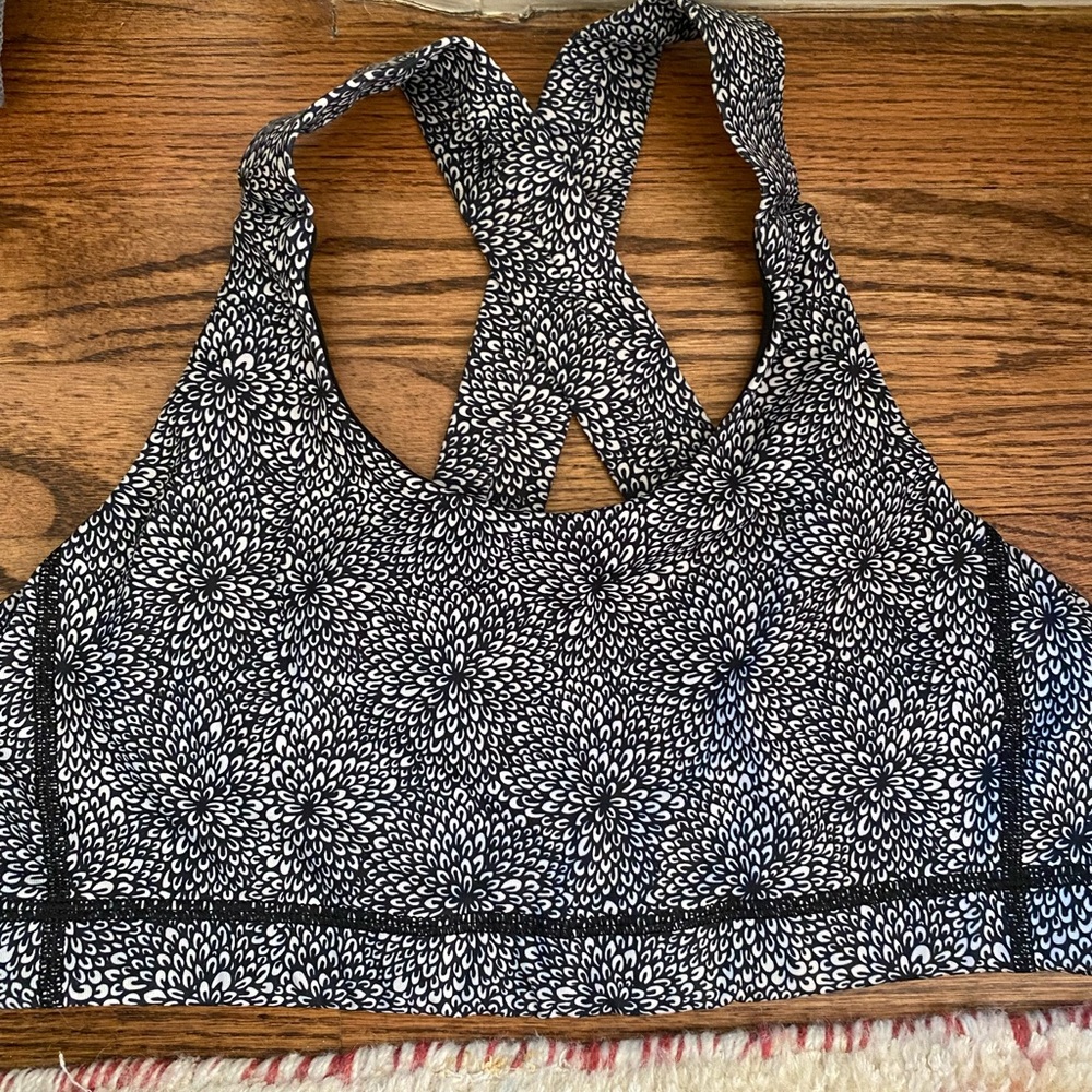 Lululemon sports bra size 8